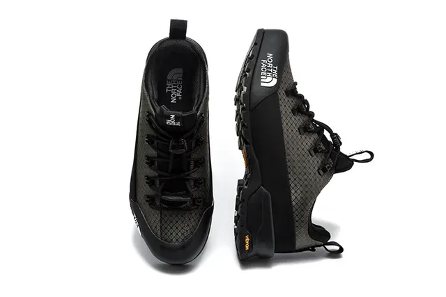 The North Face White Black Low-Cut Hiking Boot Grid-Mesh Upper Sneakers 17