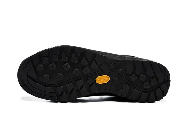 The North Face White Black Low-Cut Hiking Boot Grid-Mesh Upper Sneakers 19