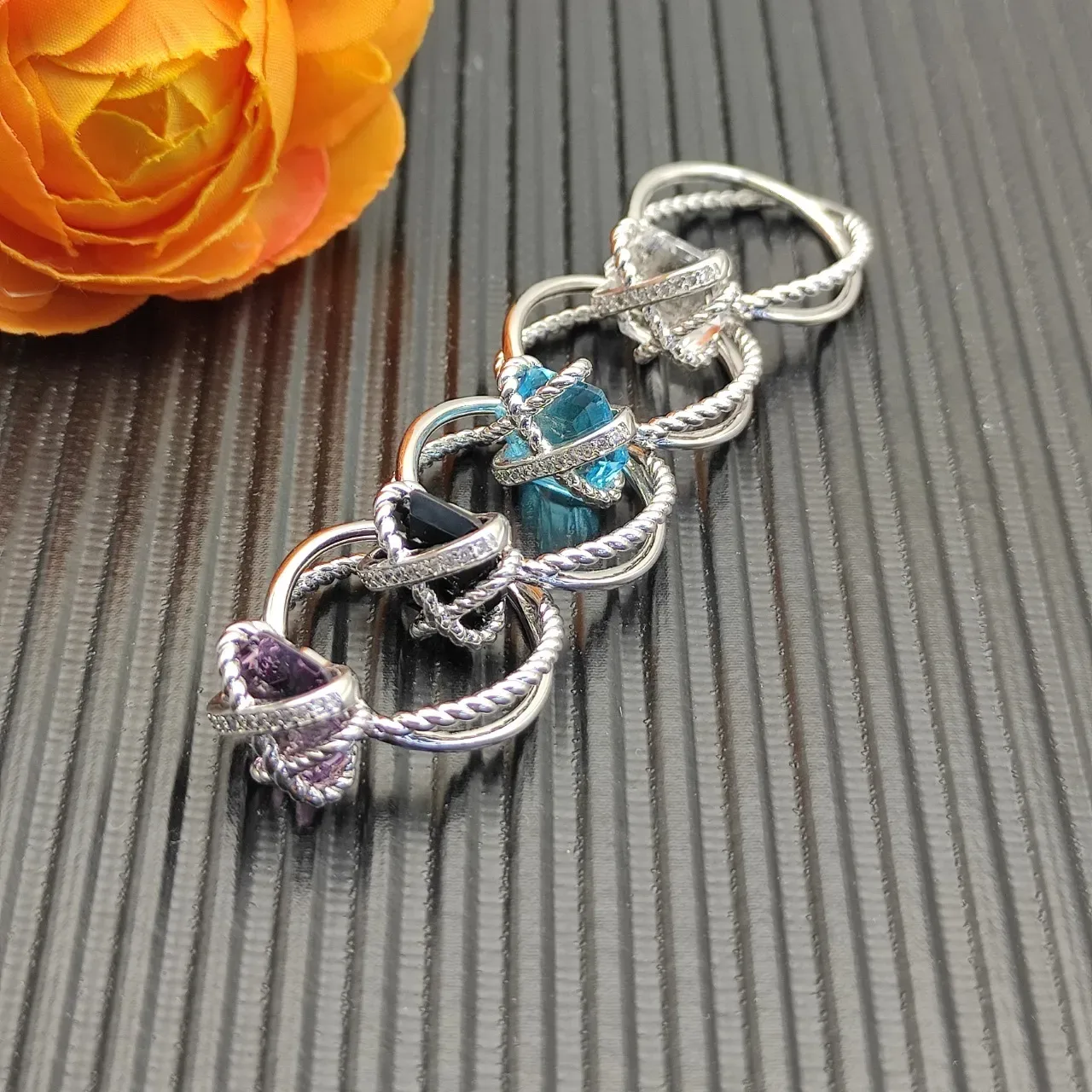 Bague Tiffany & Co. Knot Topaze Bleue et Diamant 3