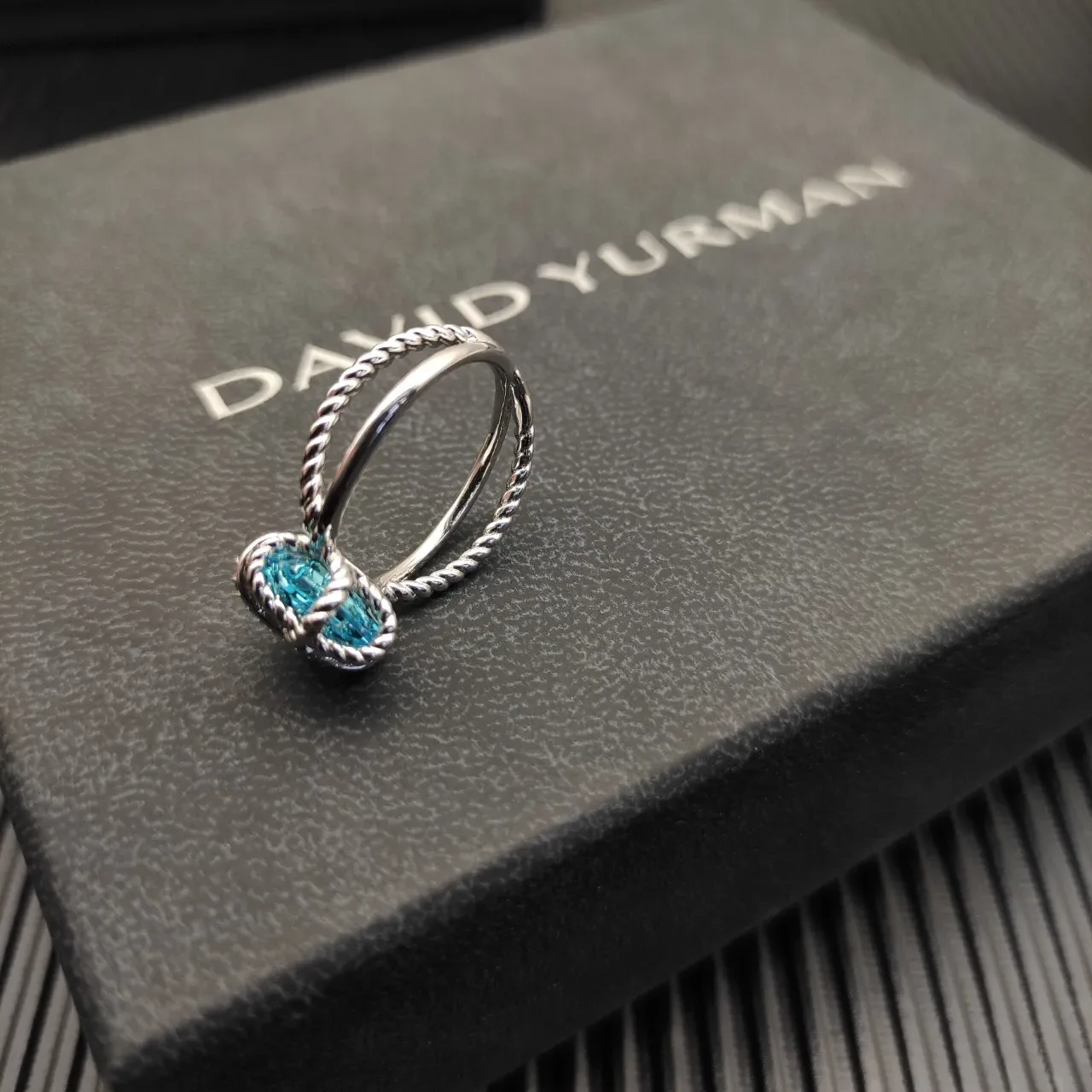 Bague Tiffany & Co. Knot Topaze Bleue et Diamant 5
