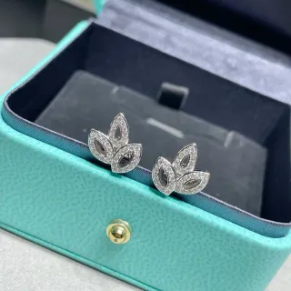 Tiffany & Co. पत्ते के आकार का Pavé स्टड ईयरिंग्स