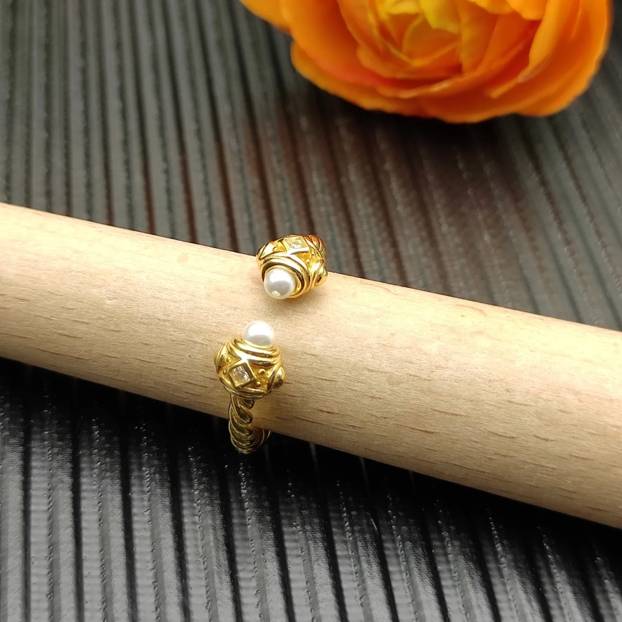 Tiffany & Co. Anillo de perla y diamante estilo cuerda 7