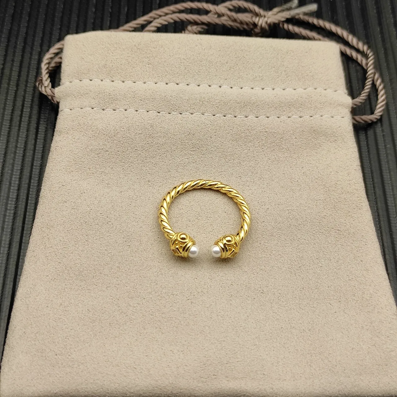 Tiffany & Co. Anillo de perla y diamante estilo cuerda 8