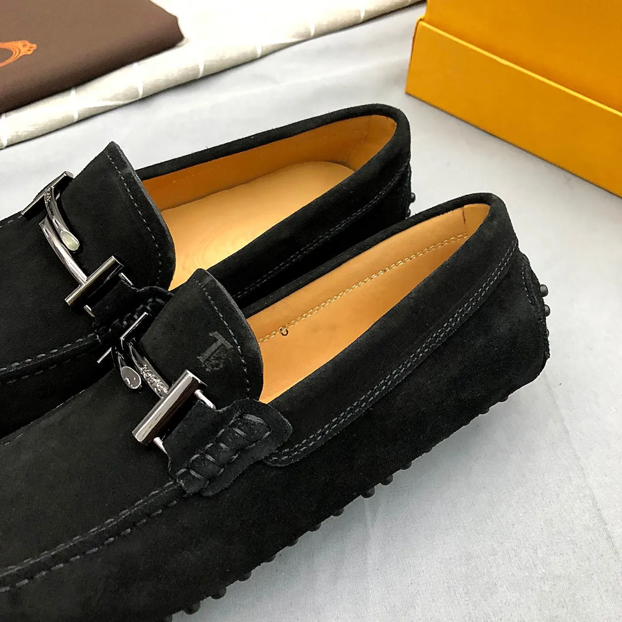 Tod's Double T Loafer Mocassins en Daim Noir pour Hommes 5