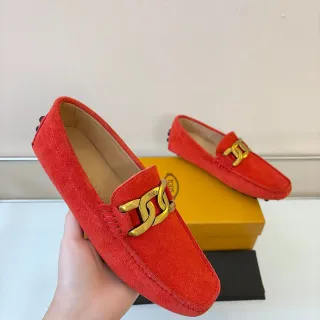 Tod's Double T Loafer लाल स्यूड सोने का बकल लोफर्स
