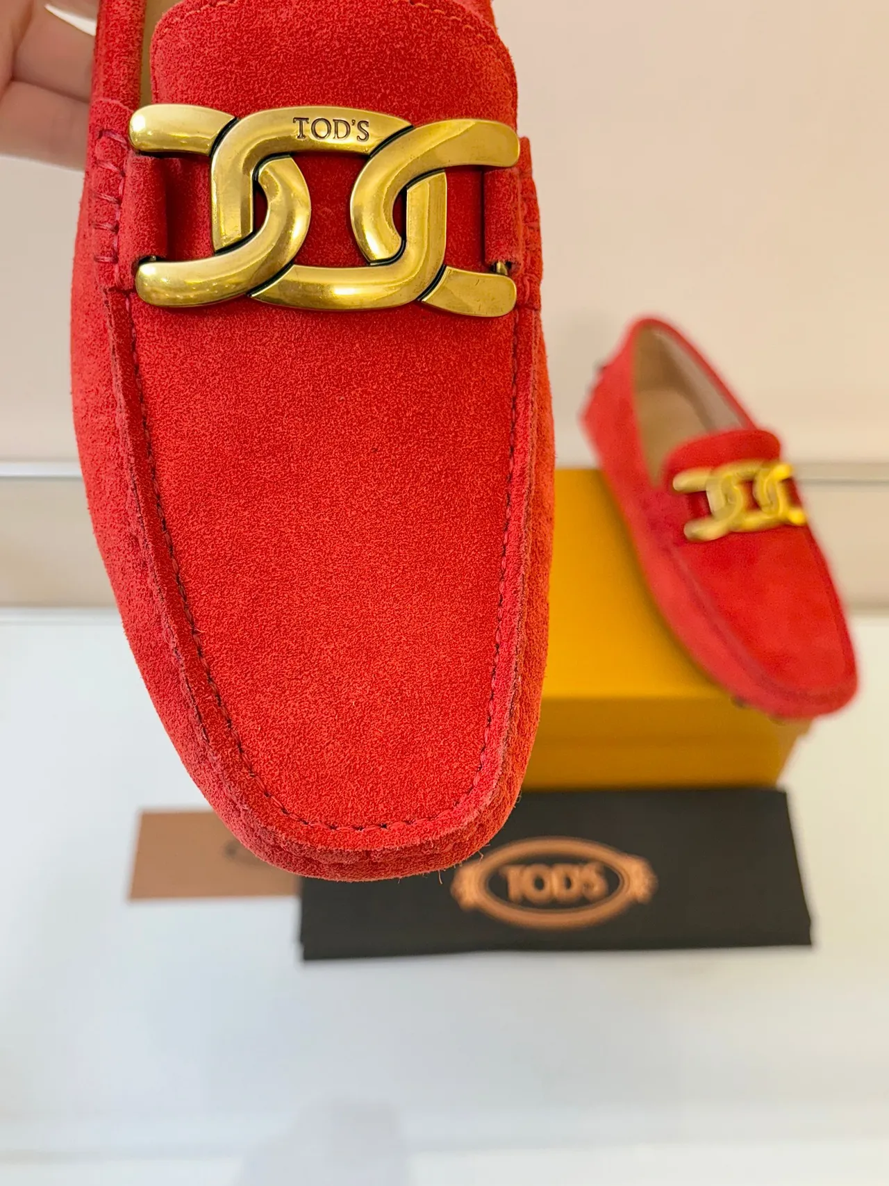 Tod's Double T Loafer लाल स्यूड सोने का बकल लोफर्स 3