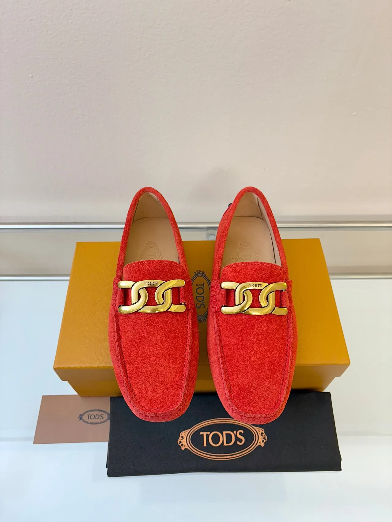 Tod's Double T Loafer लाल स्यूड सोने का बकल लोफर्स 6