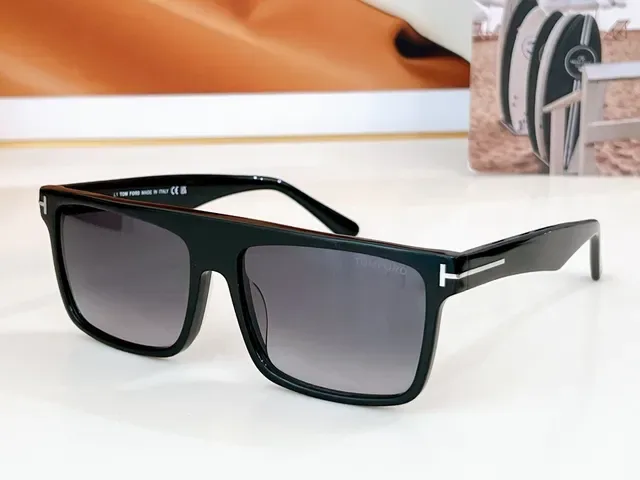 Gafas de sol Tom Ford negro marrón oversized rectangular marco de acetato 7
