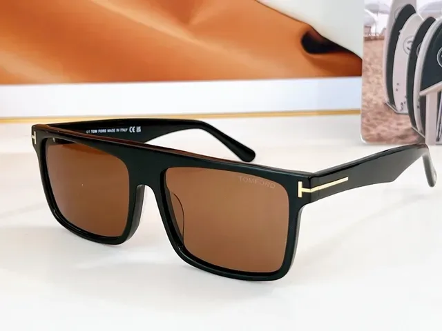 Gafas de sol Tom Ford negro marrón oversized rectangular marco de acetato 9