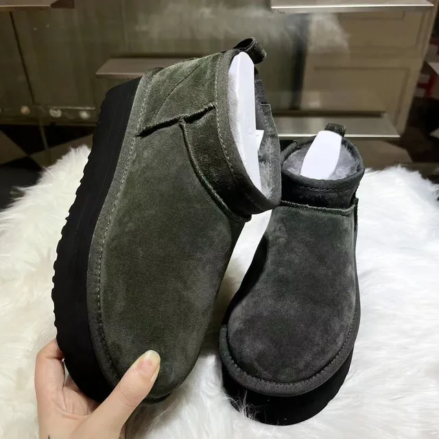 UGG आर्मी ग्रीन काला सूड ऊपरी शियरलिंग लाइन स्नो बूट्स 3