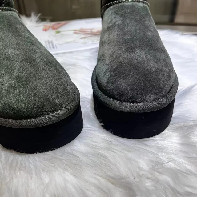 UGG आर्मी ग्रीन काला सूड ऊपरी शियरलिंग लाइन स्नो बूट्स 7