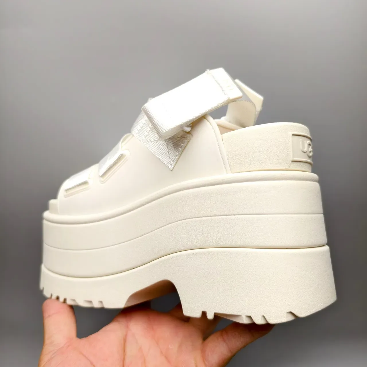 UGG 米色银色厚底厚底多带休闲凉鞋 4