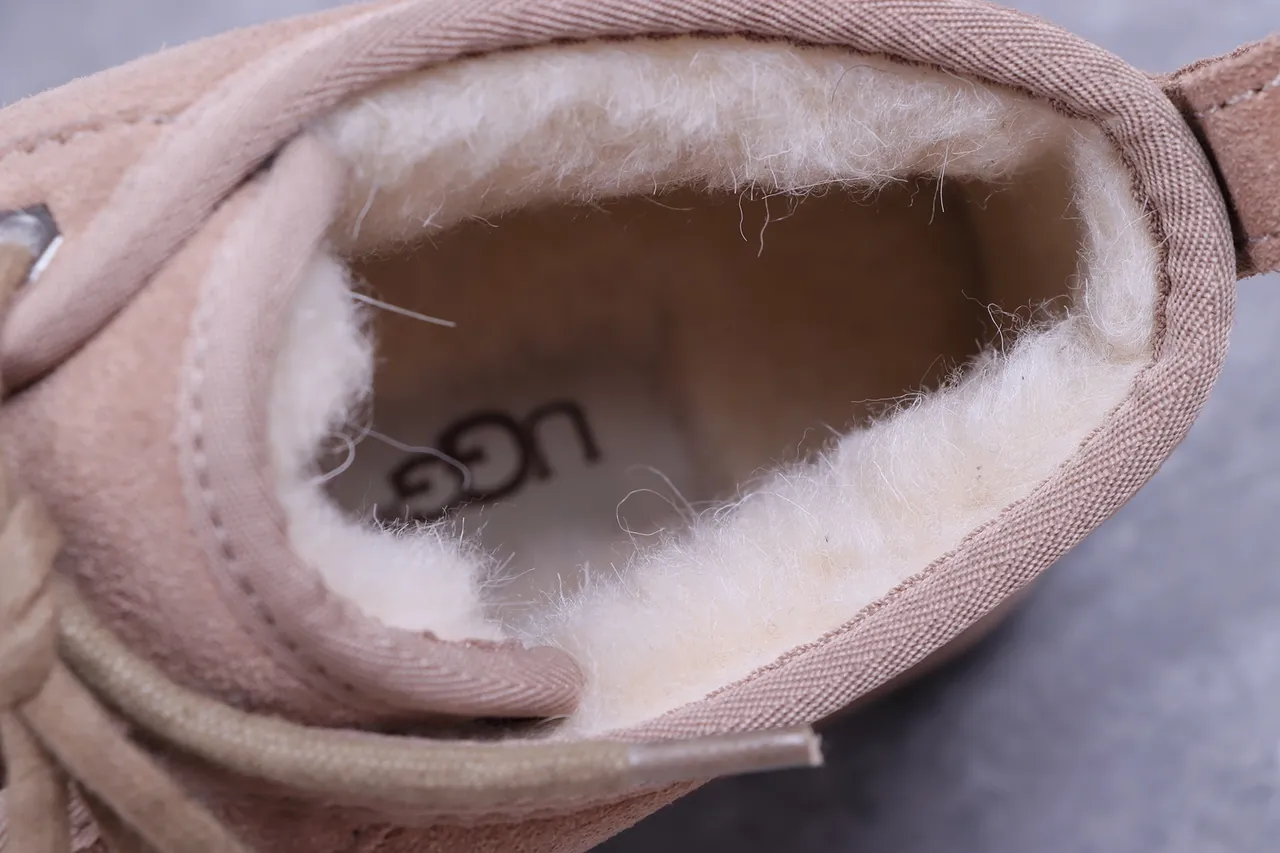 UGG 米色白色麂皮鞋面羊毛皮里雪靴 2