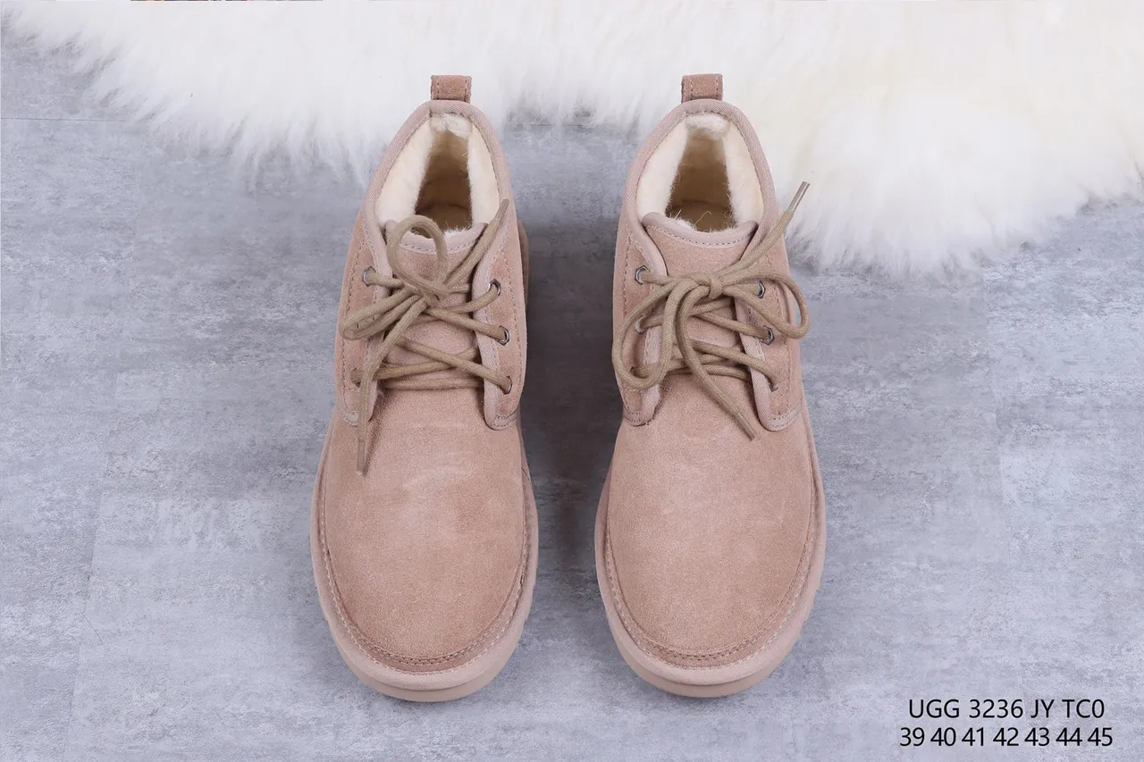 UGG 米色白色麂皮鞋面羊毛皮里雪靴 9