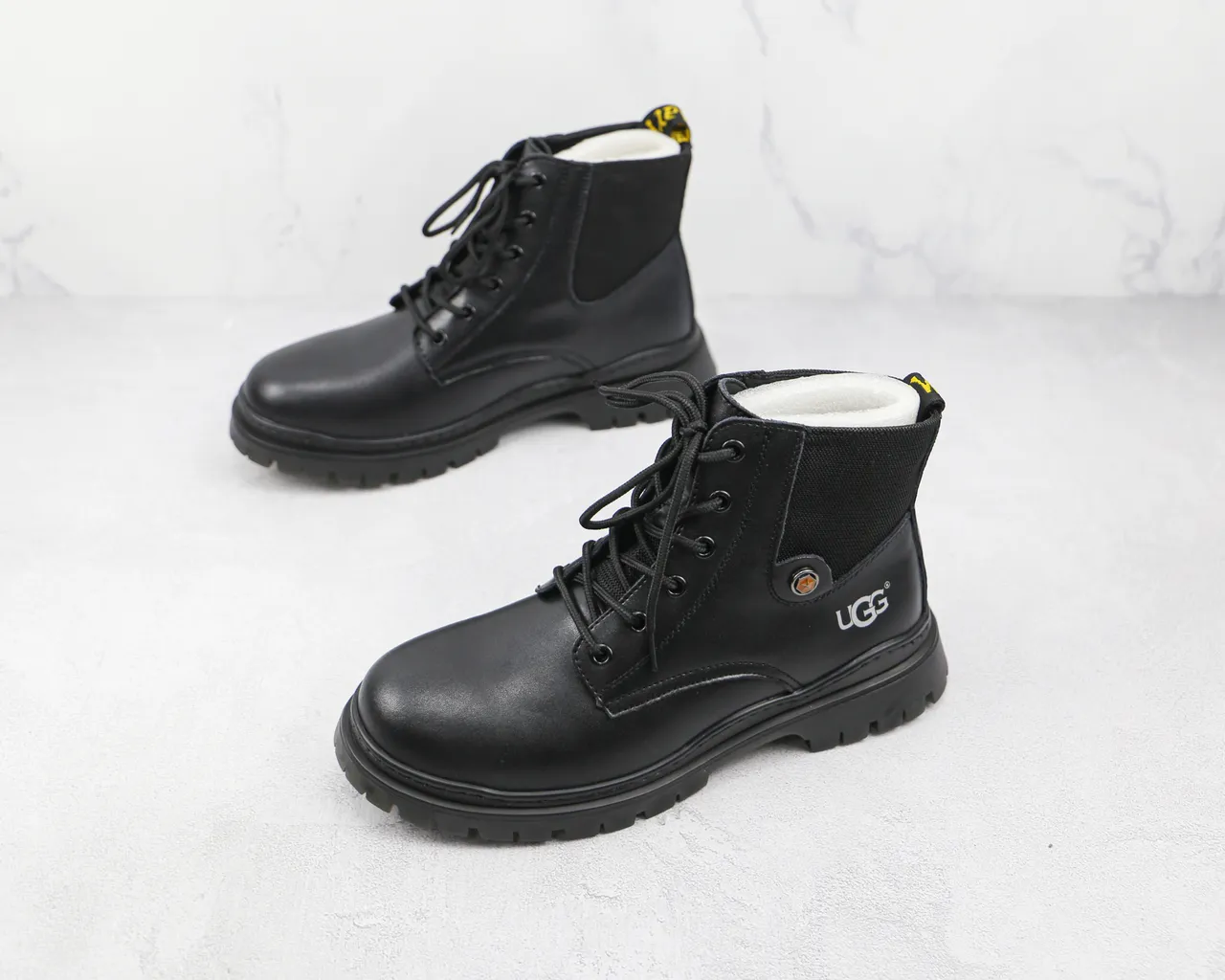 UGG কালো লেস-আপ ইলাস্টিক সাইড গুসেট এনকেল বুট 4