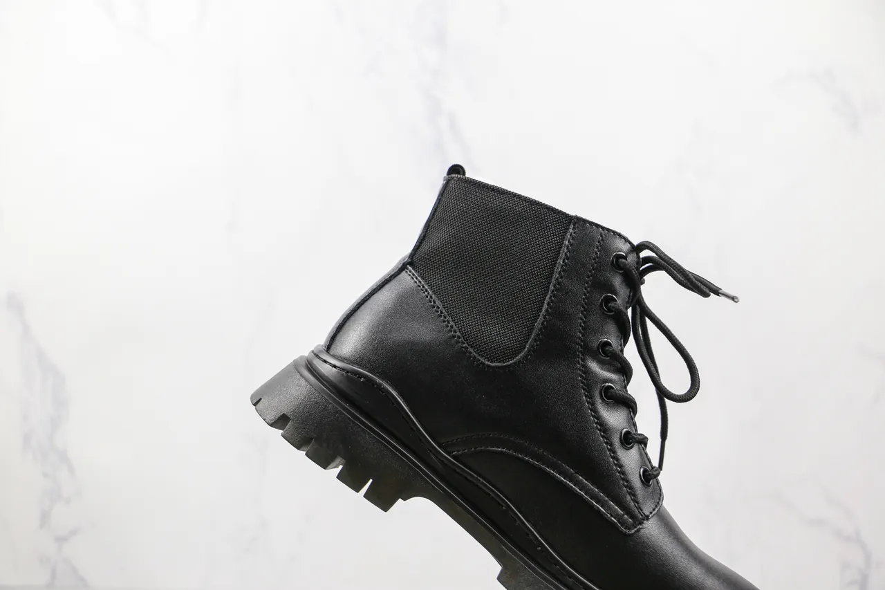 UGG কালো লেস-আপ ইলাস্টিক সাইড গুসেট এনকেল বুট 5