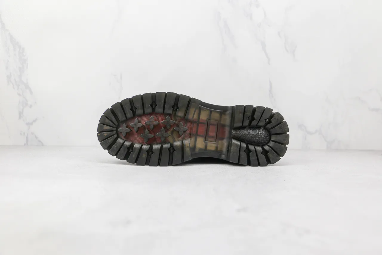 UGG কালো লেস-আপ ইলাস্টিক সাইড গুসেট এনকেল বুট 8