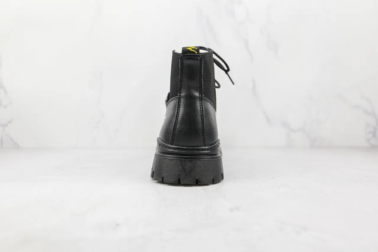 UGG কালো লেস-আপ ইলাস্টিক সাইড গুসেট এনকেল বুট 9