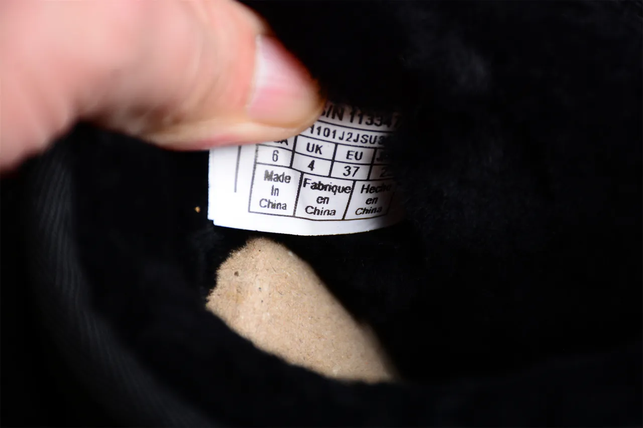 UGG Botas de Nieve Negras Forradas con Shearling y Cierre con Doble Correa 3