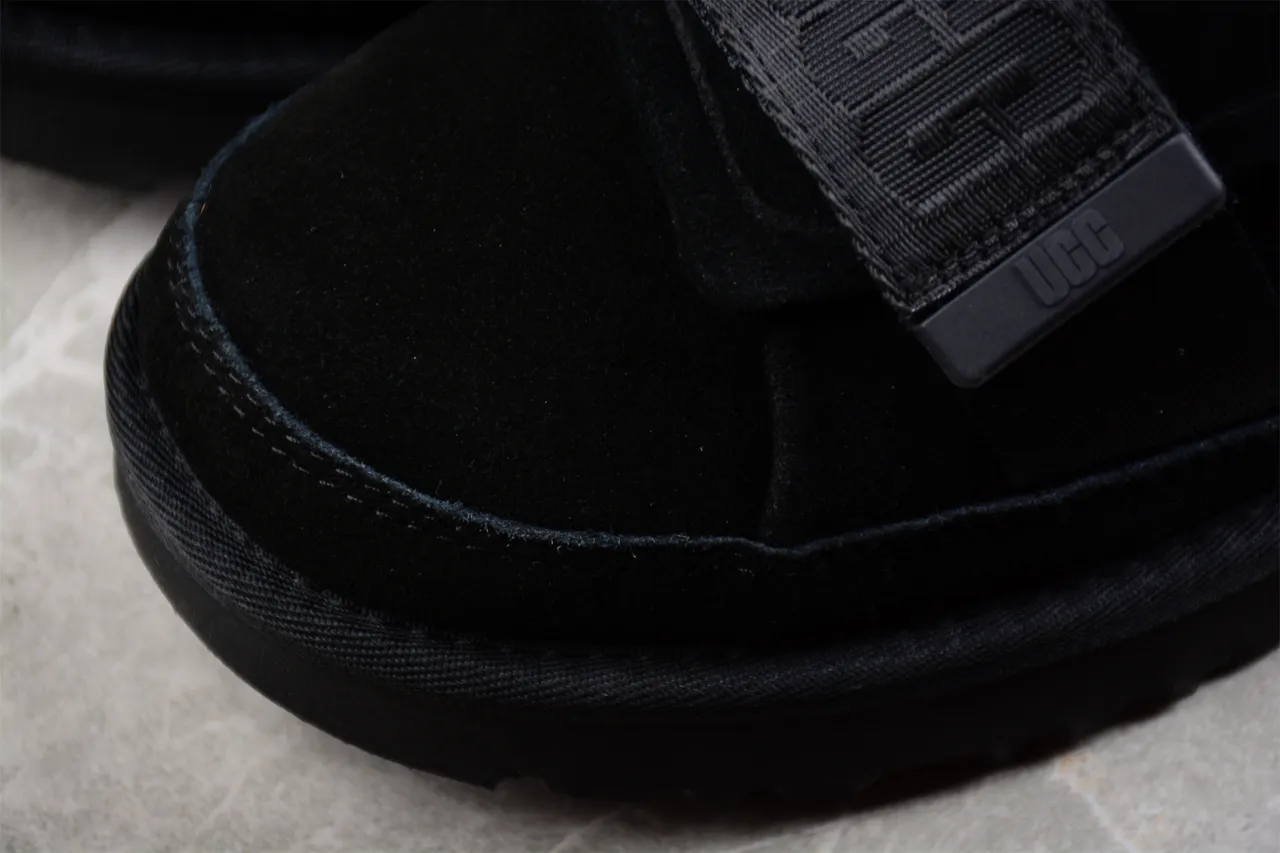 UGG Botas de Nieve Negras Forradas con Shearling y Cierre con Doble Correa 7
