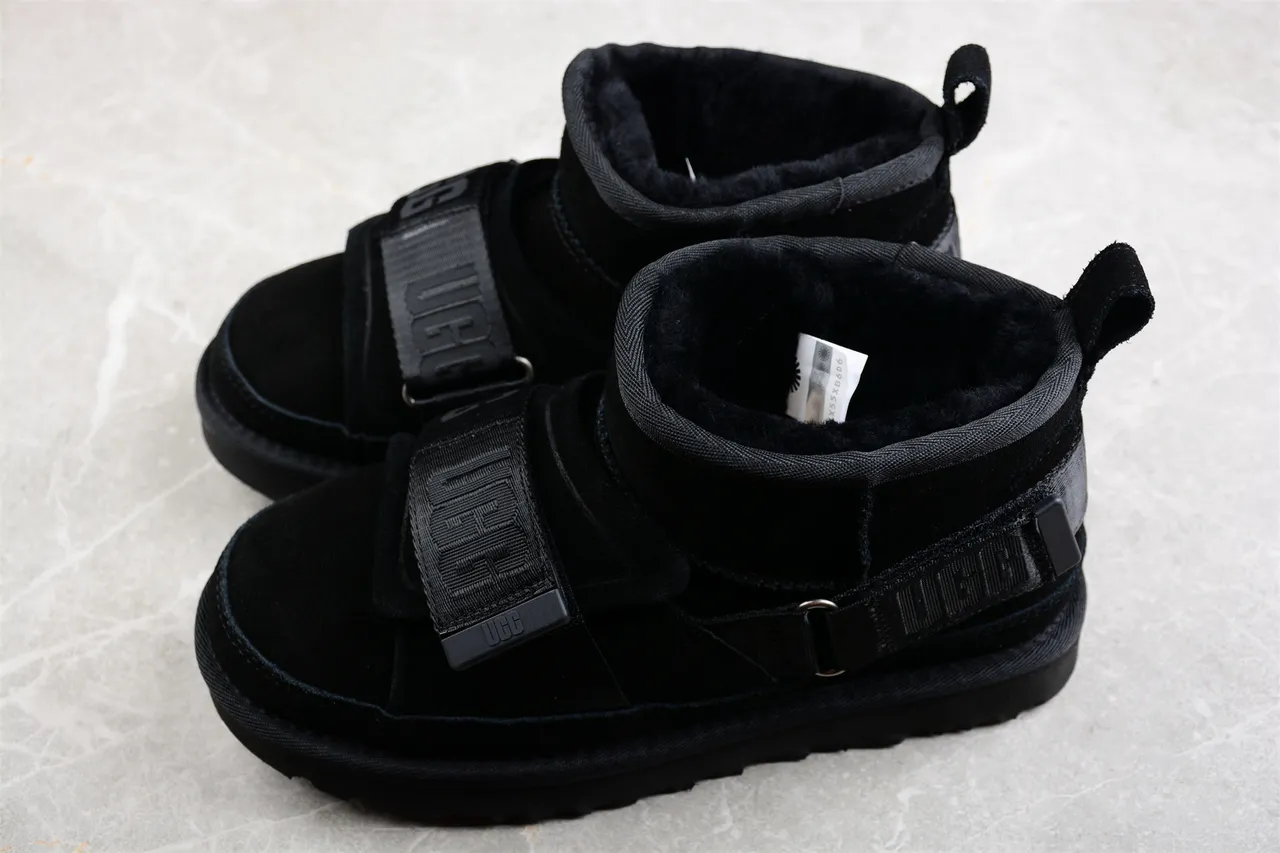 UGG Botas de Nieve Negras Forradas con Shearling y Cierre con Doble Correa 8