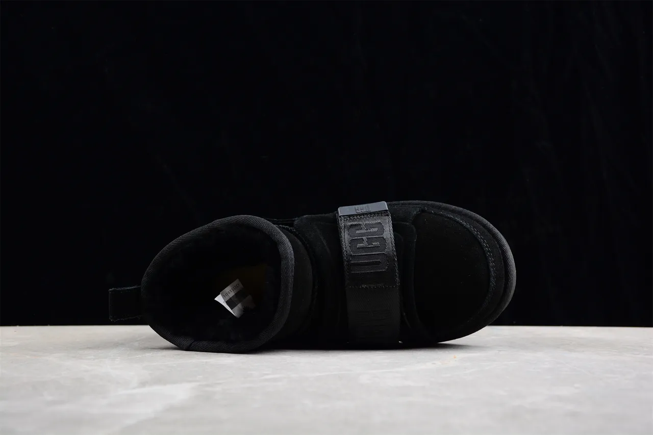 UGG Botas de Nieve Negras Forradas con Shearling y Cierre con Doble Correa 11