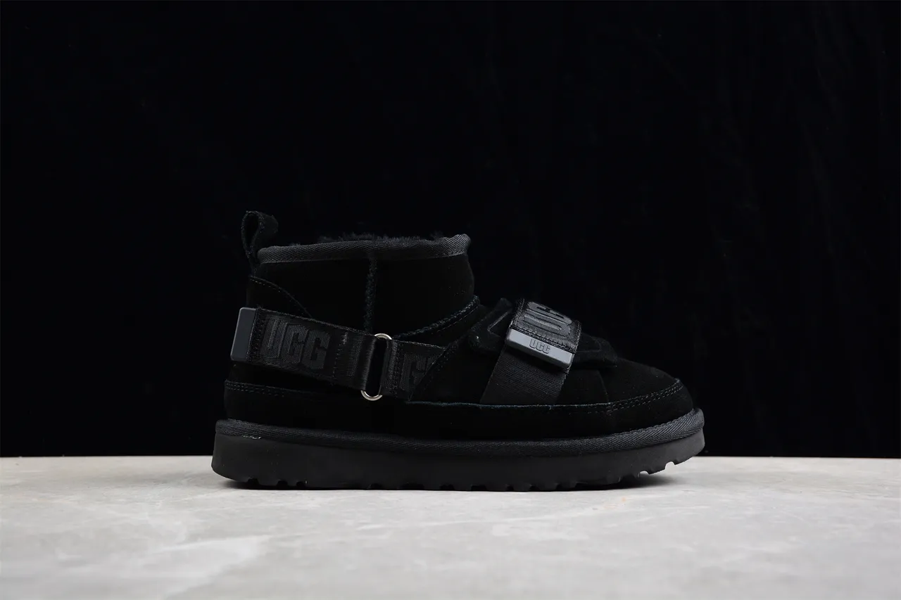 UGG Botas de Nieve Negras Forradas con Shearling y Cierre con Doble Correa 13