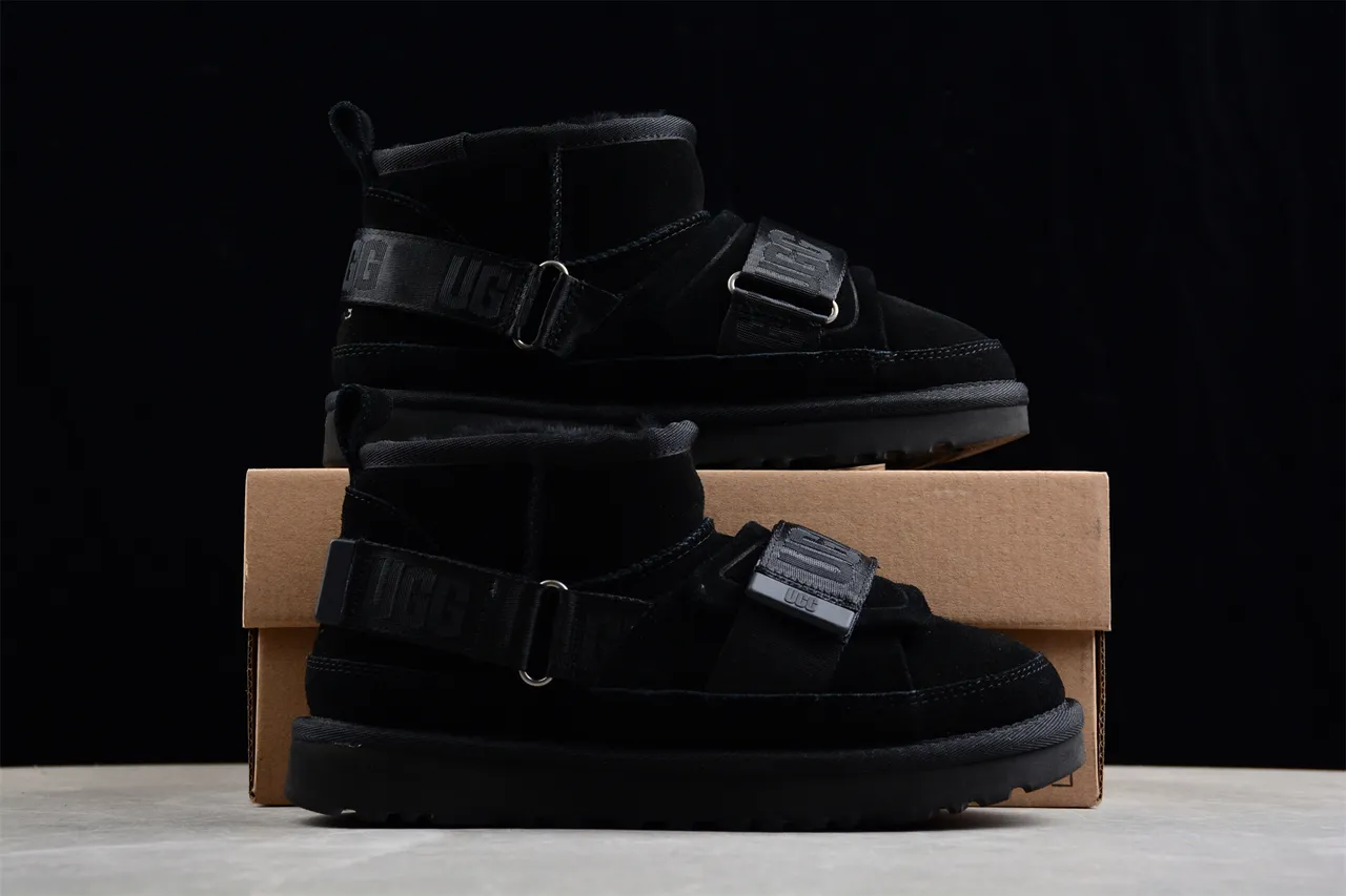 UGG Botas de Nieve Negras Forradas con Shearling y Cierre con Doble Correa 14