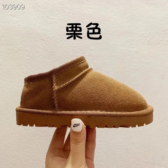 UGG Botas de Nieve Negras Slip-On con Forro de Cordero 6