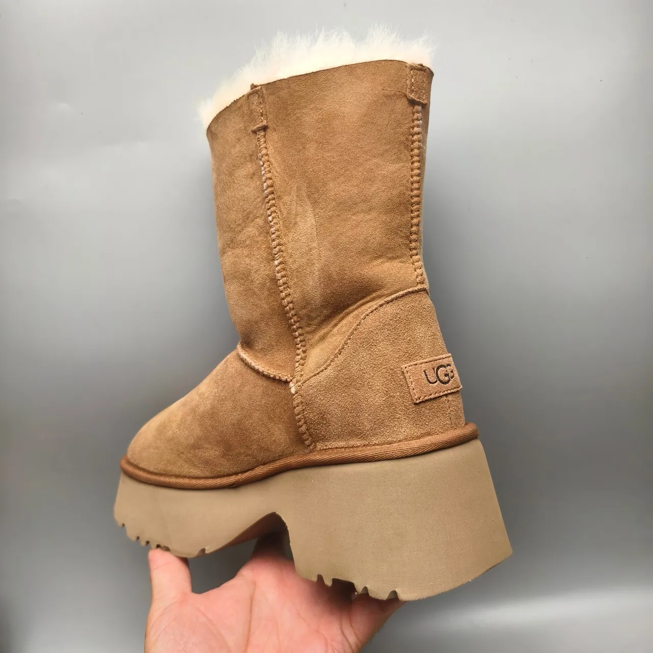 UGG Brown Beige 麂皮羊毛内里雪靴 4