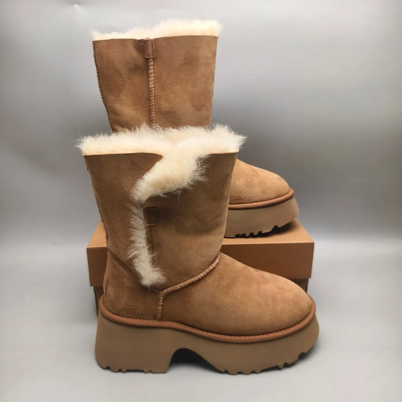UGG Brown Beige 麂皮羊毛内里雪靴 5