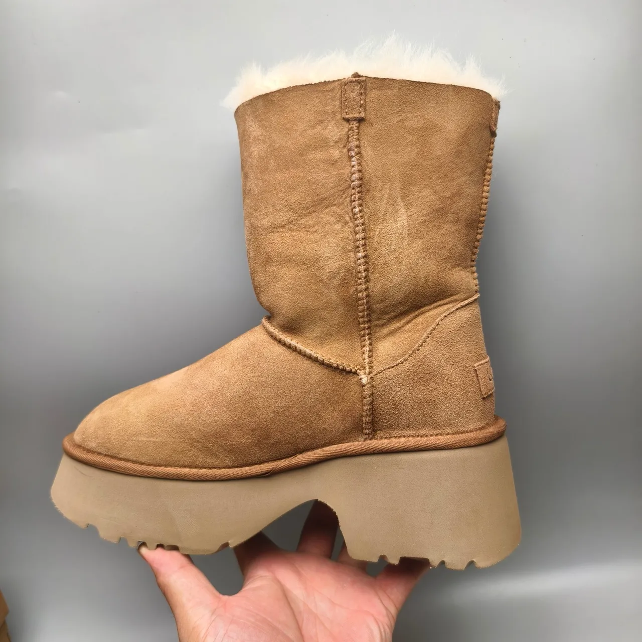 UGG Brown Beige 麂皮羊毛内里雪靴 7