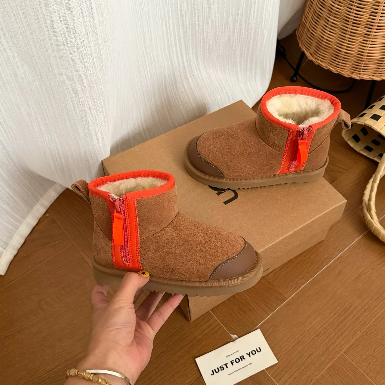 UGG 棕橙麂皮鞋面羊毛里雪靴 8