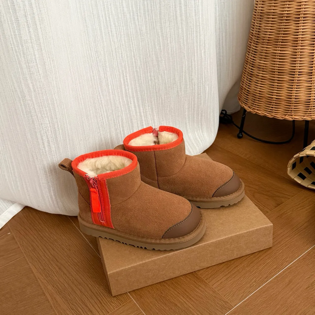 UGG 棕橙麂皮鞋面羊毛里雪靴 11