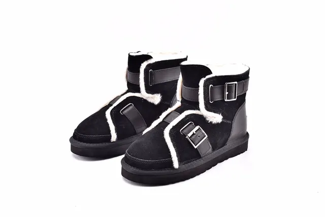 UGG Classic 黑白 扣带 羊毛内里 雪靴 2