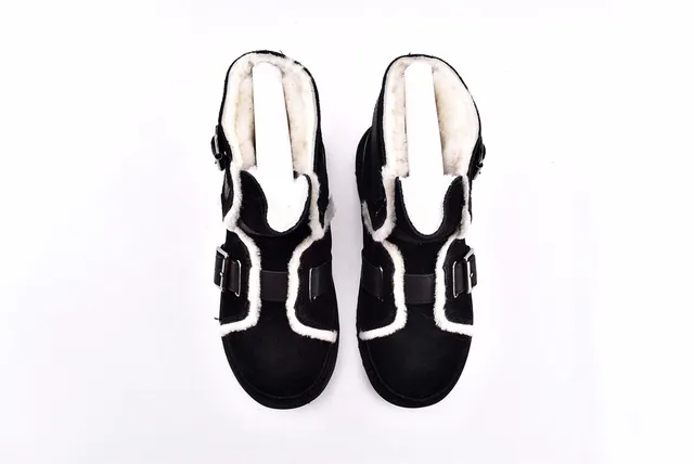 UGG Classic 黑白 扣带 羊毛内里 雪靴 3
