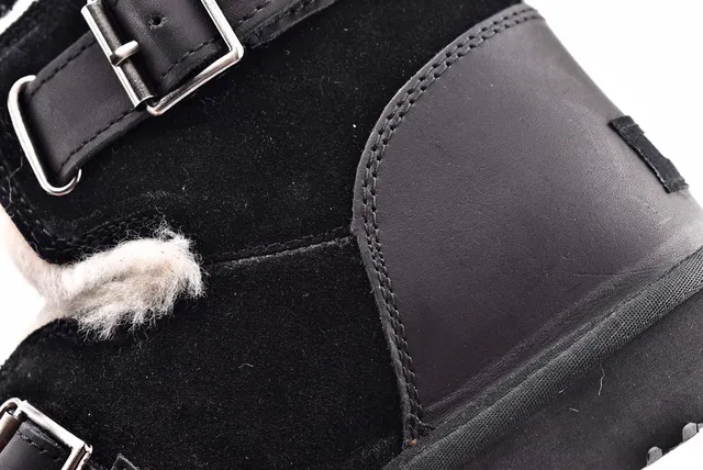 UGG Classic 黑白 扣带 羊毛内里 雪靴 4