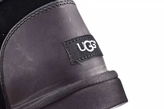 UGG Classic 黑白 扣带 羊毛内里 雪靴 5