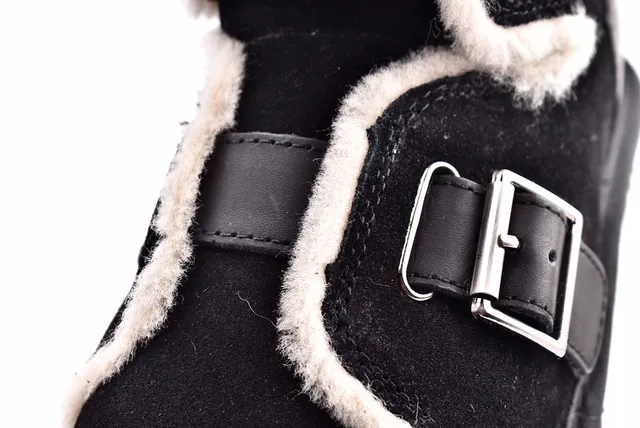 UGG Classic 黑白 扣带 羊毛内里 雪靴 6