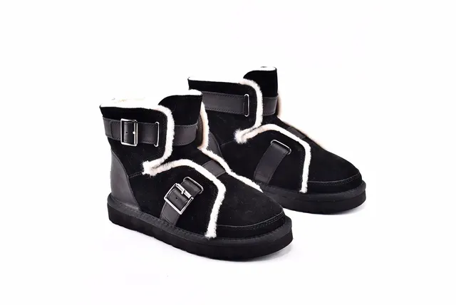 UGG Classic 黑白 扣带 羊毛内里 雪靴 9