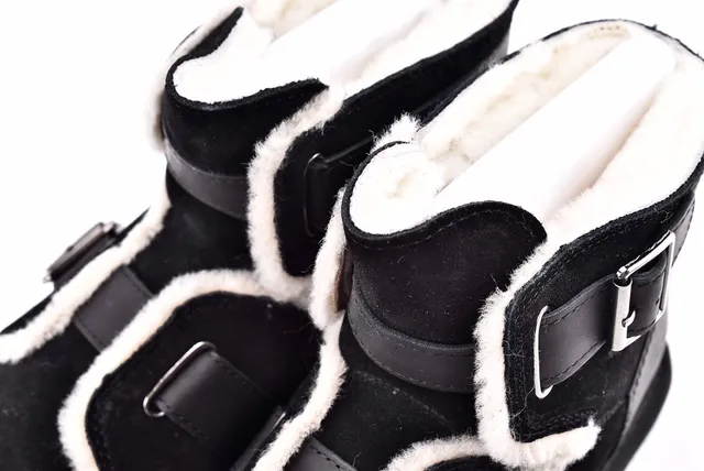 UGG Classic 黑白 扣带 羊毛内里 雪靴 11