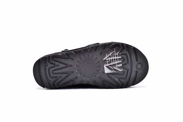 UGG Classic 黑白 扣带 羊毛内里 雪靴 13