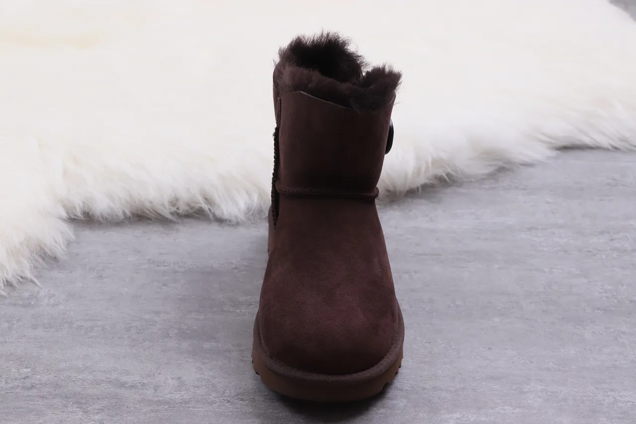 UGG Classic Mini 巧克力棕麂皮雪靴 13