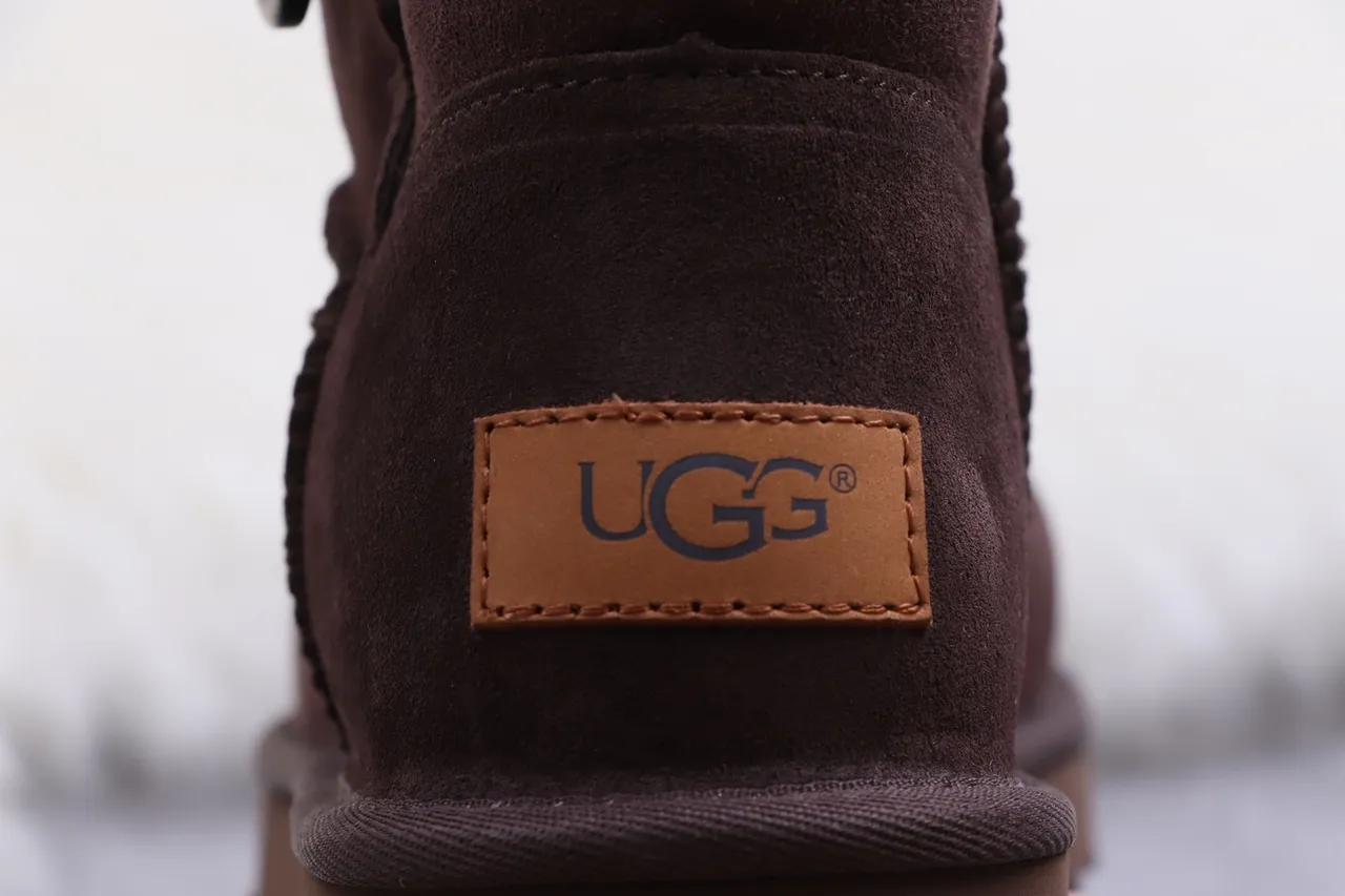 UGG Classic Mini 巧克力棕麂皮雪靴 10