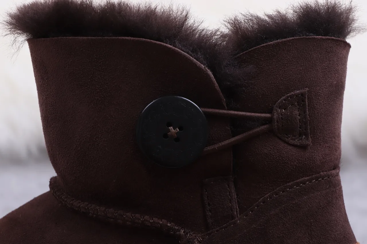 UGG Classic Mini 巧克力棕麂皮雪靴 11
