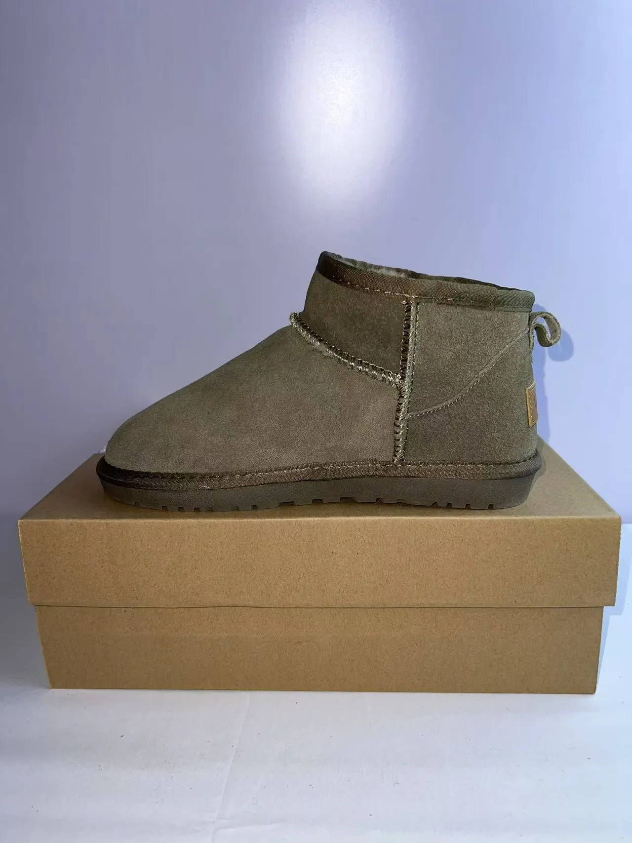UGG Classic Mini 橄榄绿雪靴 2