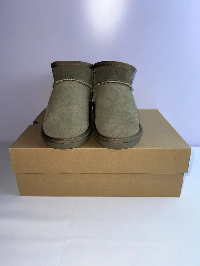 UGG Classic Mini 橄榄绿雪靴 4