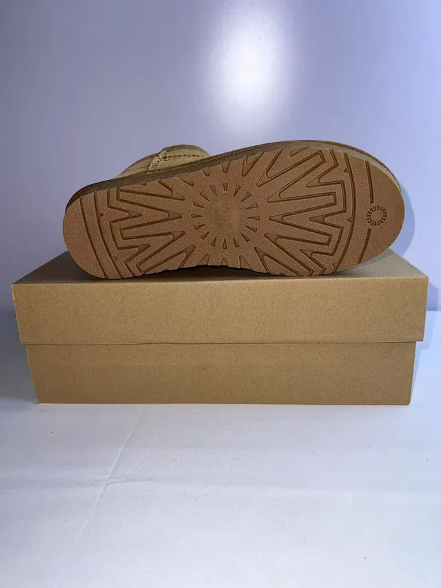 UGG Classic Mini Tan 麂皮雪靴 2