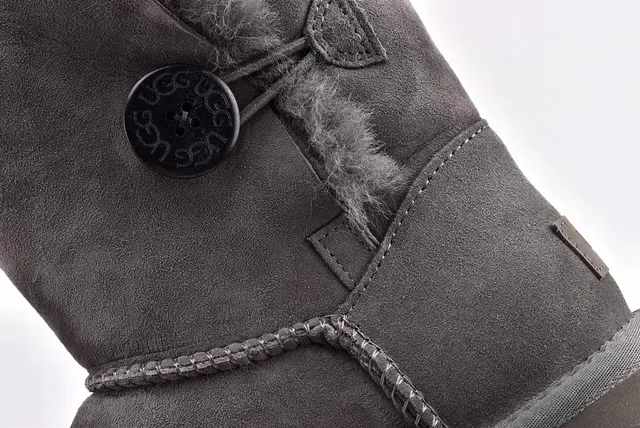UGG Bottes de Neige Gris avec Upper Daim et Doublure en Mouton 4
