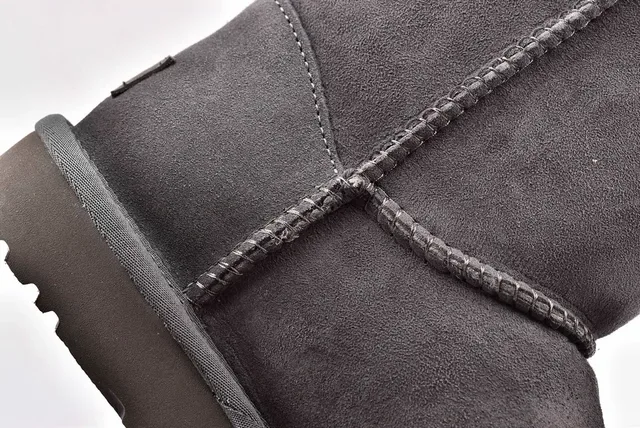 UGG Bottes de Neige Gris avec Upper Daim et Doublure en Mouton 6